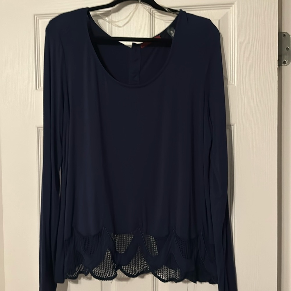 Buckle top. Thin material. Dressy. Like new.